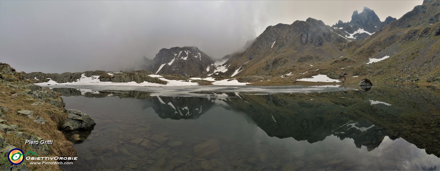 51 Per un  momento Triomen, Trbortoi, Valletto si specchiano nel Lago superiore.jpg